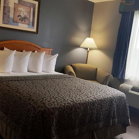 Days Inn By Wyndham Galliano La Eksteriør bilde