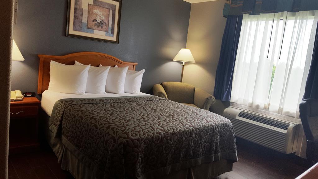 Days Inn By Wyndham Galliano La Eksteriør bilde