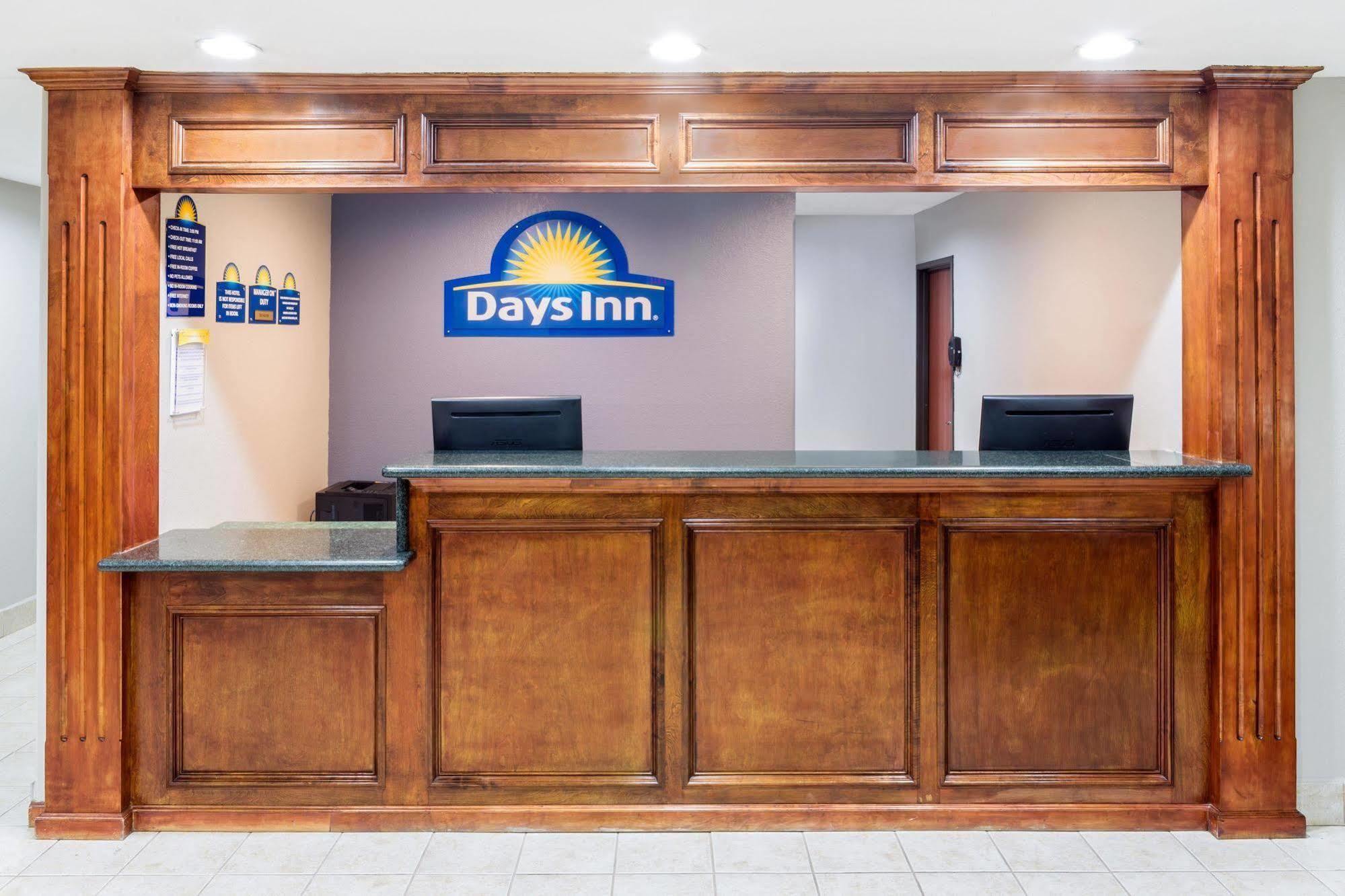 Days Inn By Wyndham Galliano La Eksteriør bilde